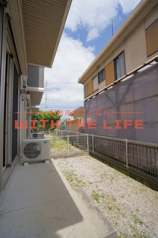 ヴァイセガルテン【10，000円キャッシュバック対象物件】のバルコニー|バルコニー付きです