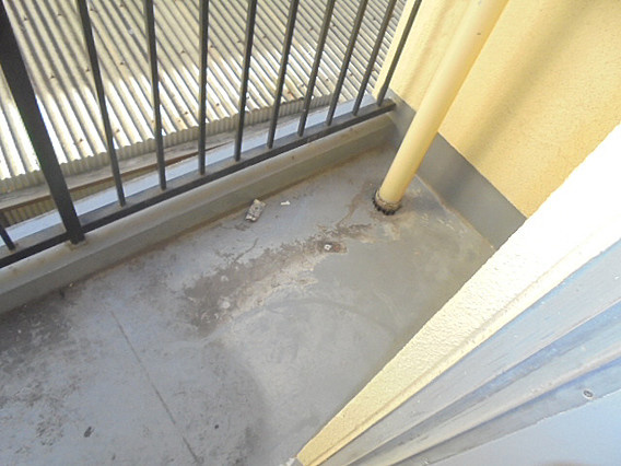 新布引ビルのバルコニー