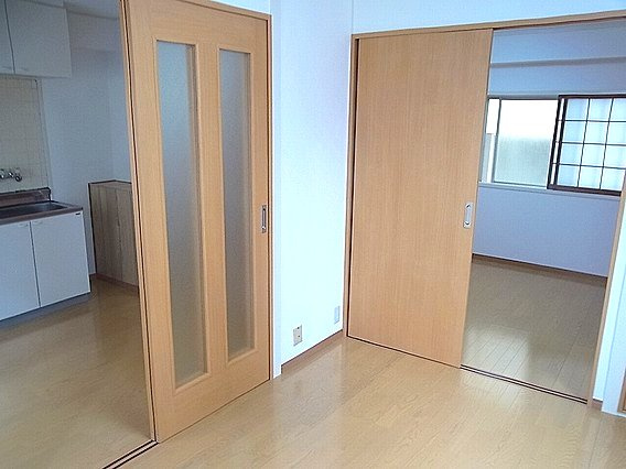 サンハイツ下山手の居間・リビング