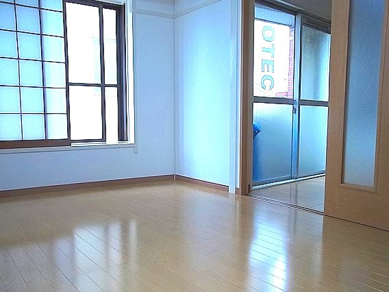 サンハイツ下山手の居間・リビング