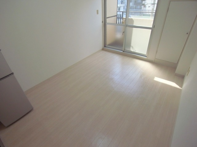 ジーエスハイム高速神戸の居間・リビング