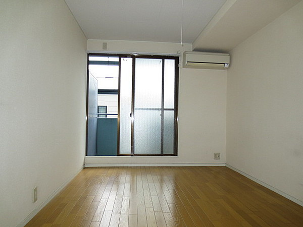 笠原マンションの居間・リビング