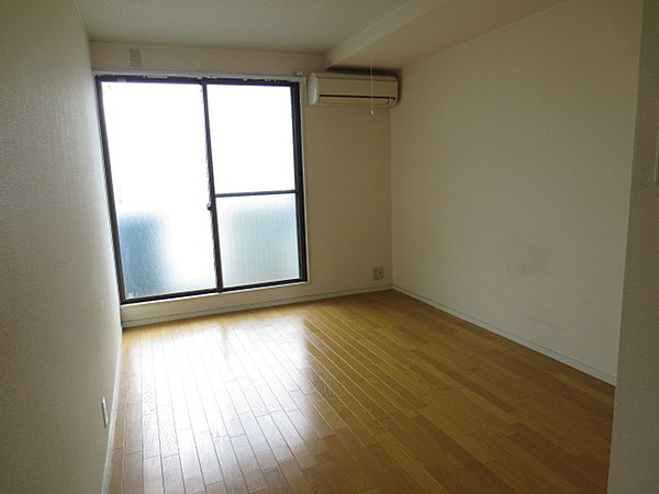 笠原マンションの居間・リビング