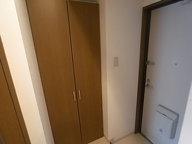 ロイヤルイン北野坂の玄関