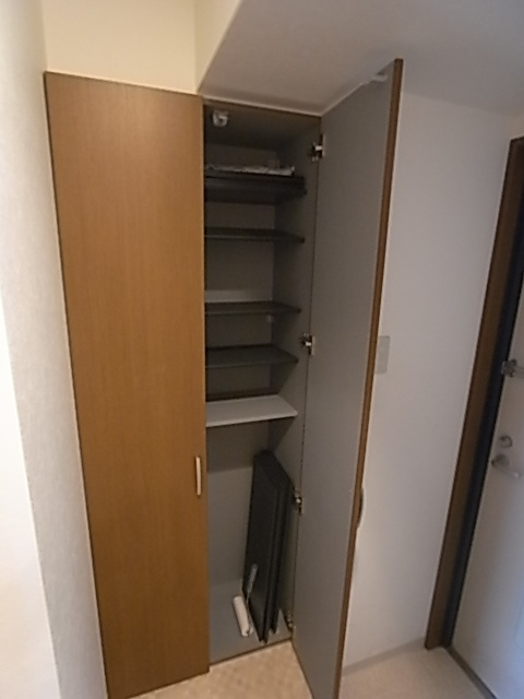 ロイヤルイン北野坂の玄関