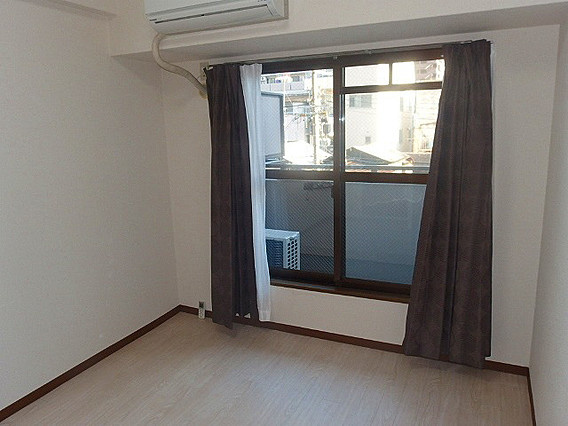 ブルーム神戸三宮の洋室