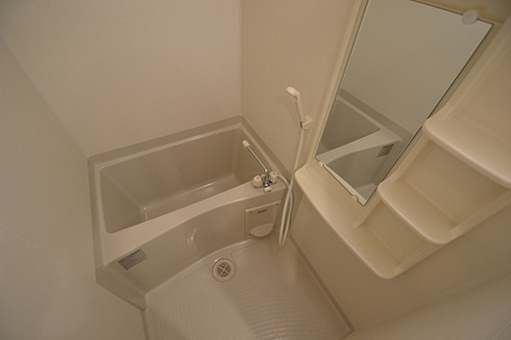 プレサンス三宮フラワーロードの浴室