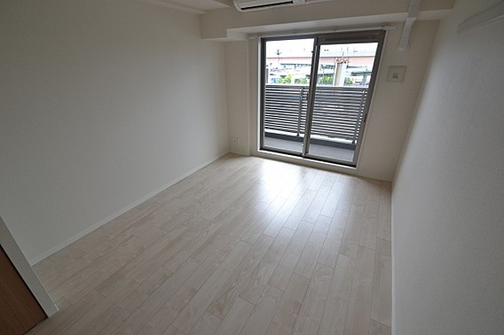 プレサンス三宮フラワーロードの洋室