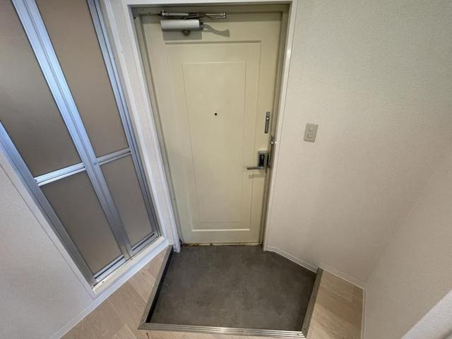 MJ5神戸アパートメントの玄関