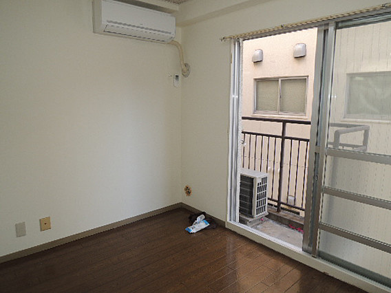 サンゼン山手ハイツの居間・リビング