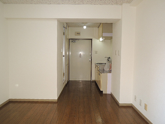 サンゼン山手ハイツの居間・リビング