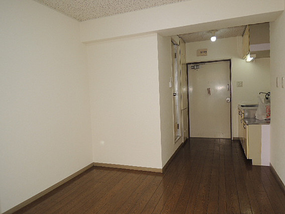 サンゼン山手ハイツの洋室