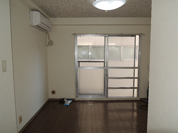 サンゼン山手ハイツの居間・リビング