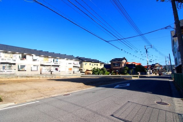 錦町3丁目売土地　B号地の前面道路含む現地写真|敷地約122坪を2区画に割り、住宅用地及び事業用としての販売になります。Ａ号地は成約済となりＢ号地のみの募集となります。