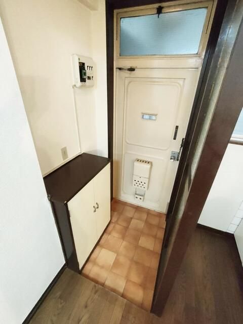 乾木工芸ビルの玄関