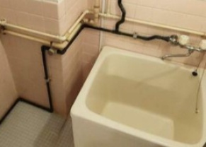 乾木工芸ビルの浴室