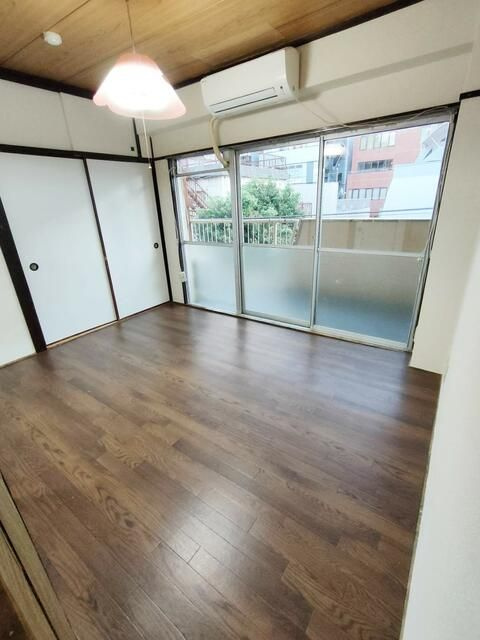 乾木工芸ビルの寝室