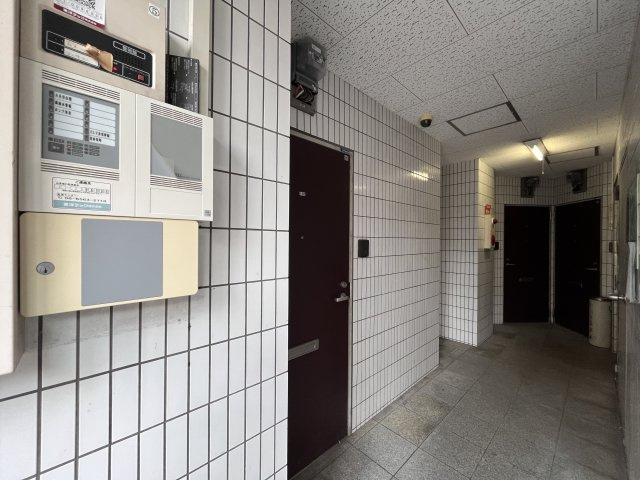 EST長居西のエントランス