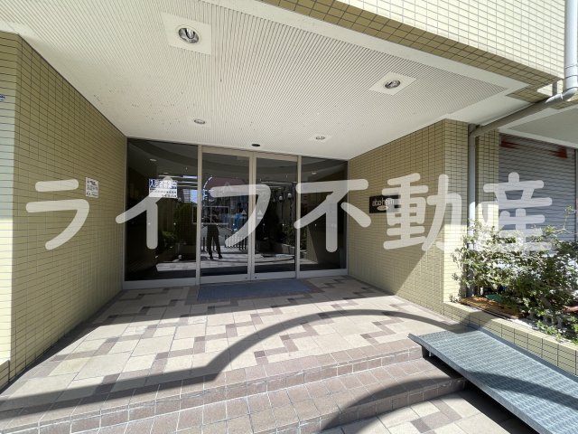 アバハイム西村のエントランス|建物の内部です