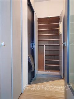 広島市安佐北区落合南３丁目のアパートの玄関|大型シューズボックス