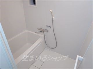 広島市安佐北区落合南３丁目のアパートの浴室|窓あり