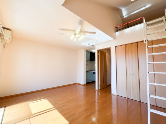 ヴィラソレイユの洋室