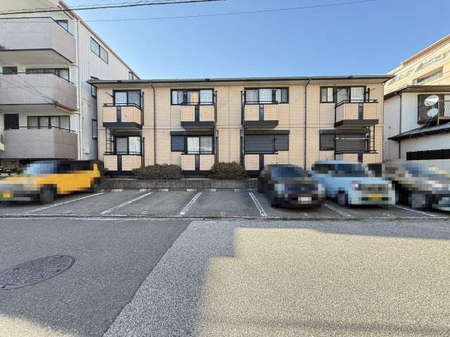 ヴィラソレイユの駐車場