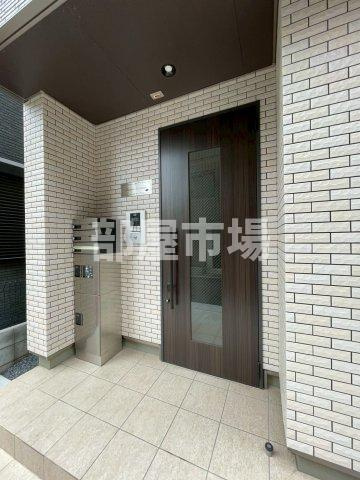 メゾン　ル　ココン のエントランス