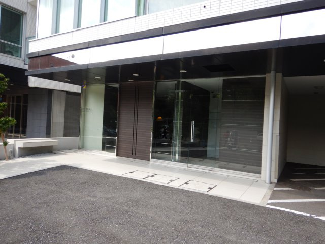 ブランズ市谷田町のエントランス