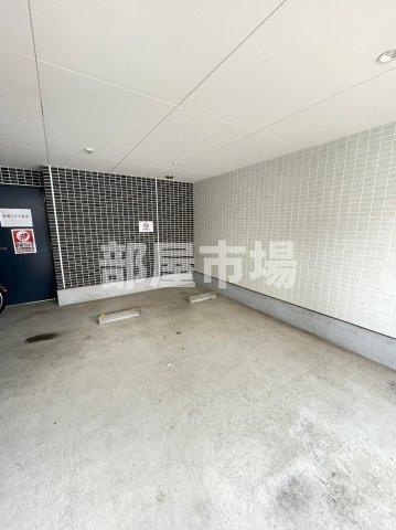 PRECIO日本堤の駐車場