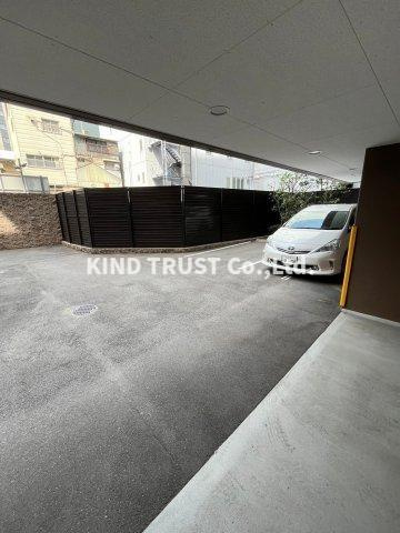 ウェリス西天満の駐車場|車をお持ちの方に嬉しい駐車場付きの物件です