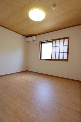 花畑中垣貸家の寝室|クローゼット付の寝室です☆