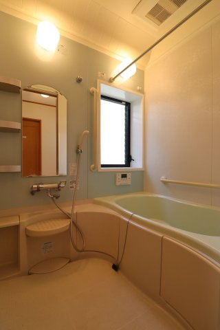 花畑中垣貸家の浴室|追い焚き・浴室乾燥機付きのお風呂です♪