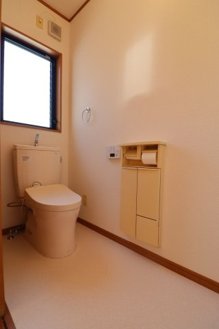 花畑中垣貸家のトイレ|嬉しい温水洗浄便座付き♪