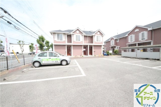 ヴィラージュ長畑Ⅰの駐車場