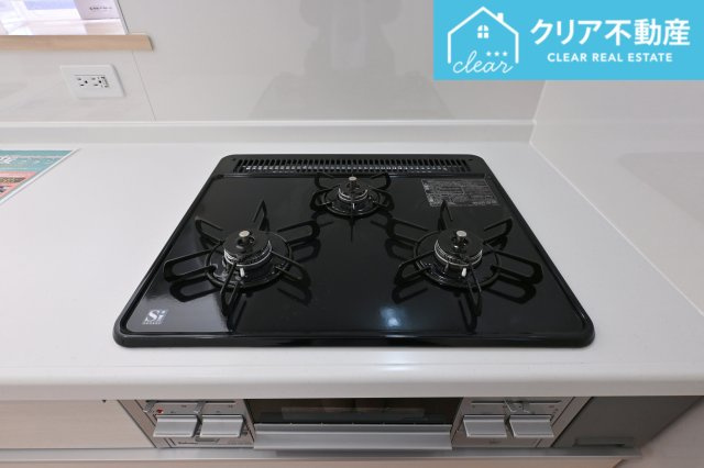 【設備】 | 足利市福富町第４　クレイドルガーデン　4号棟 | 三口コンロで家事効率アップ！