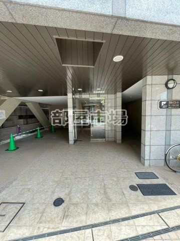 スカイコートヌーベル入谷のエントランス