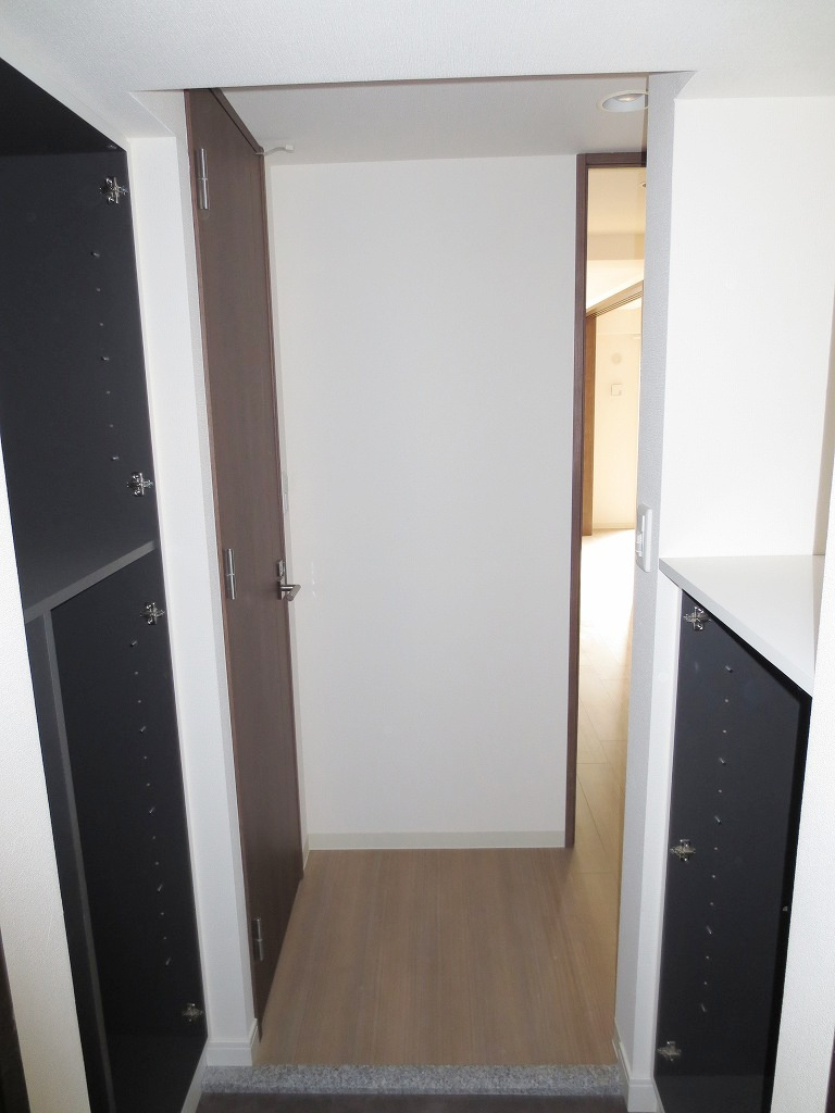 プレサンス難波フィネストの玄関