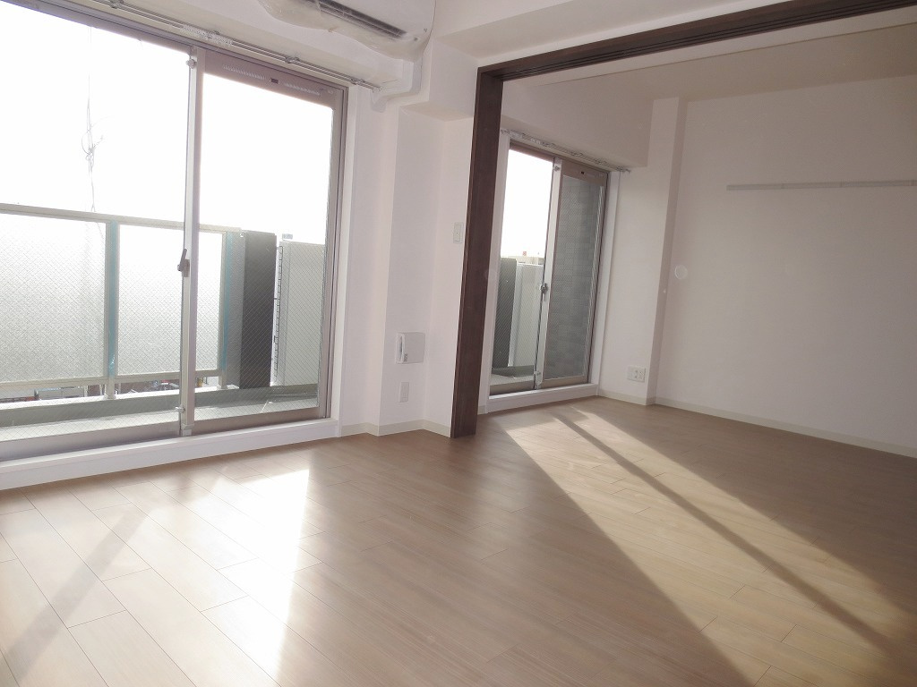 プレサンス難波フィネストの居間・リビング