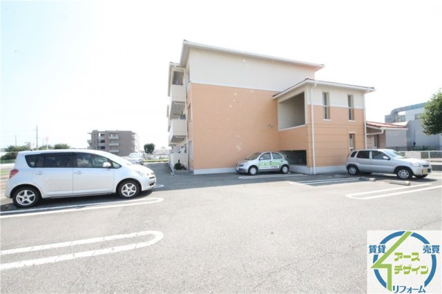 アヴニールの駐車場