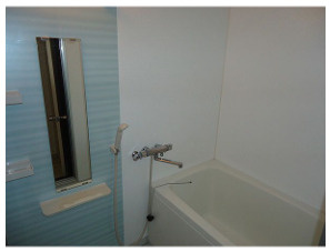 長野県伊那市　一棟の浴室