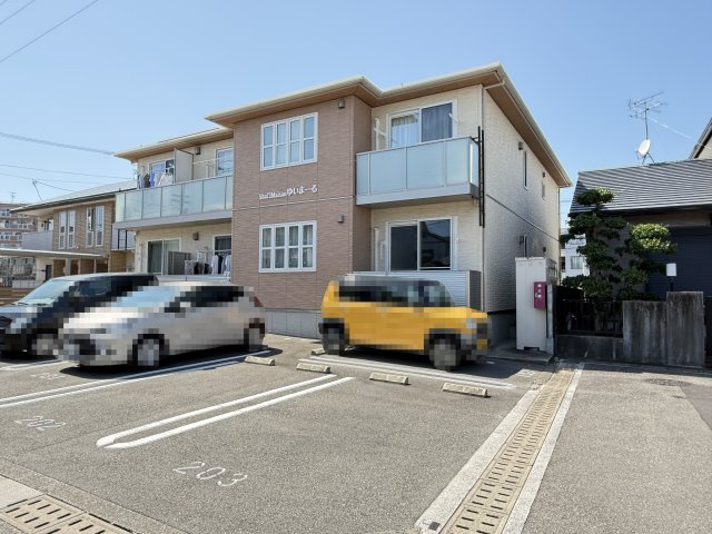 ゆいまーるの駐車場