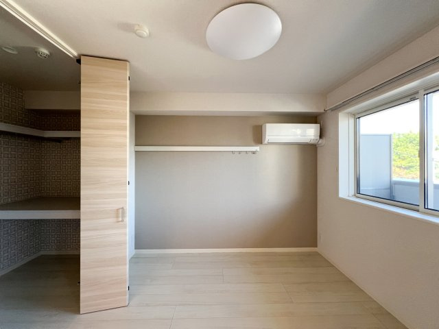 ファルコ鷹匠の洋室