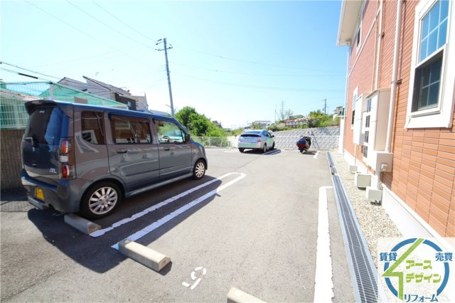 メゾンジャスミンの駐車場