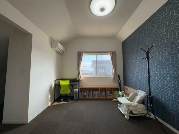 京が丘南４丁目　中古戸建の洋室|収納あり、書斎部屋あり！！