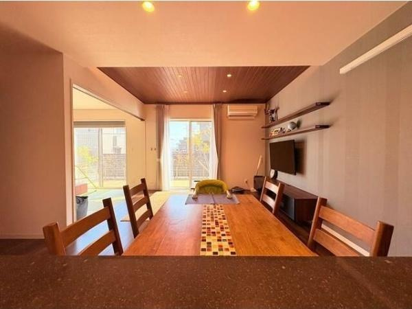 京が丘南４丁目　中古戸建の居間・リビング|ダイニングテーブルを置いてもこの広さ◎