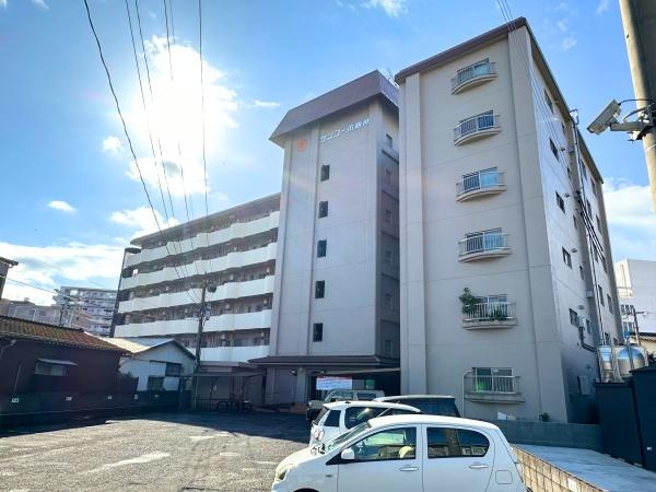 サンコーポ新川のその他|開放感のある外観が印象的なマンションです。建物のデザインが特徴的です。