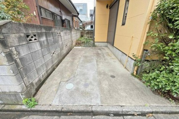 【中古】坂戸市関間3丁目中古住宅の駐車場|駐車スペースです！