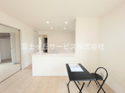 【キッチン】 | 磐田市大原 3期 新築一戸建て 1号棟 | 前から見たキッチンです