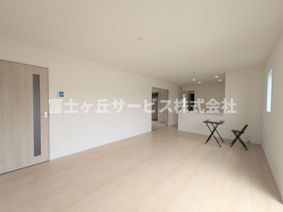 【居間・リビング】 | 磐田市大原 3期 新築一戸建て 1号棟 | リビングです